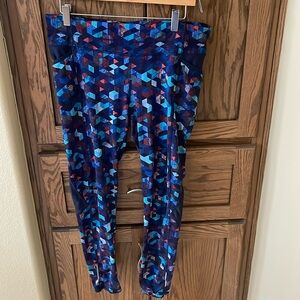 ATHLETA Be Free Geometric Triangle Legging Large